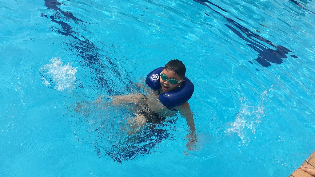 Phao giúp nhanh biết bơi Tâm Xanh giúp việc tập bơi dễ dàng và thú vị hơn